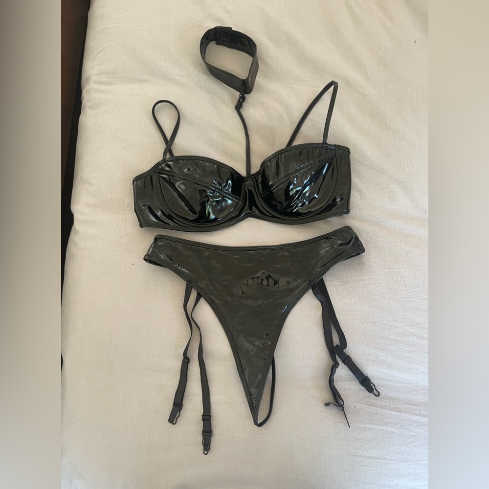 NWOT Forplay Patent G-String & Bra Set